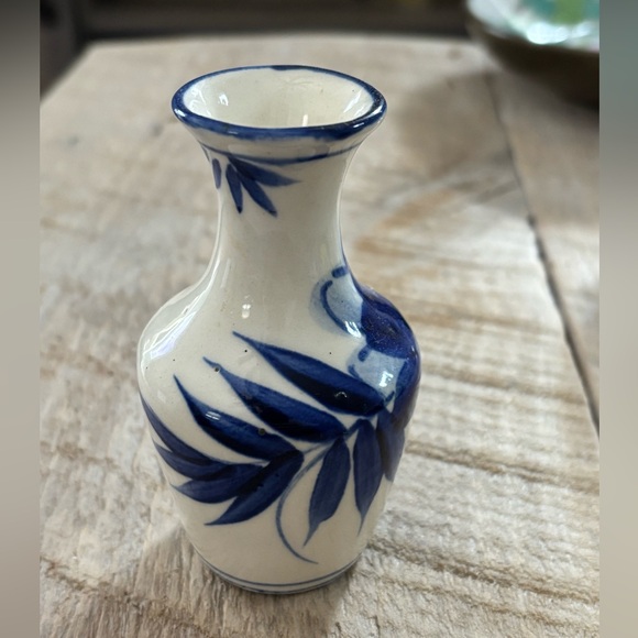 Set of Two Vintage Blue and White Oriental Porcelain Vases. 2” and 4” tall. #224 - Picture 4 of 11